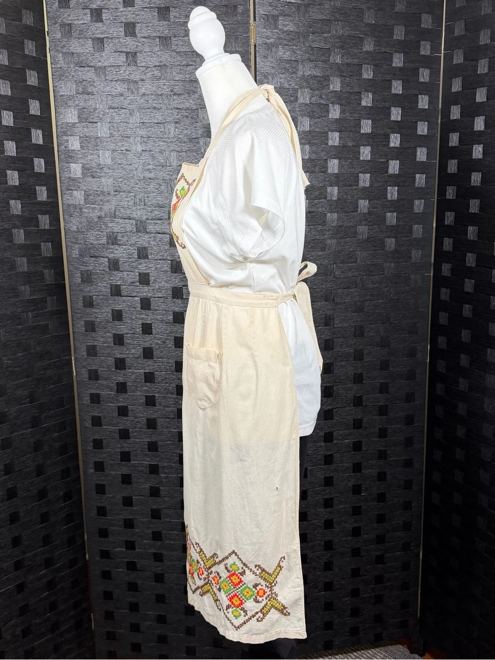 Vintage Handmade Cross Stitch Folk Art Floral Apron Cottagecore Retro Pockets